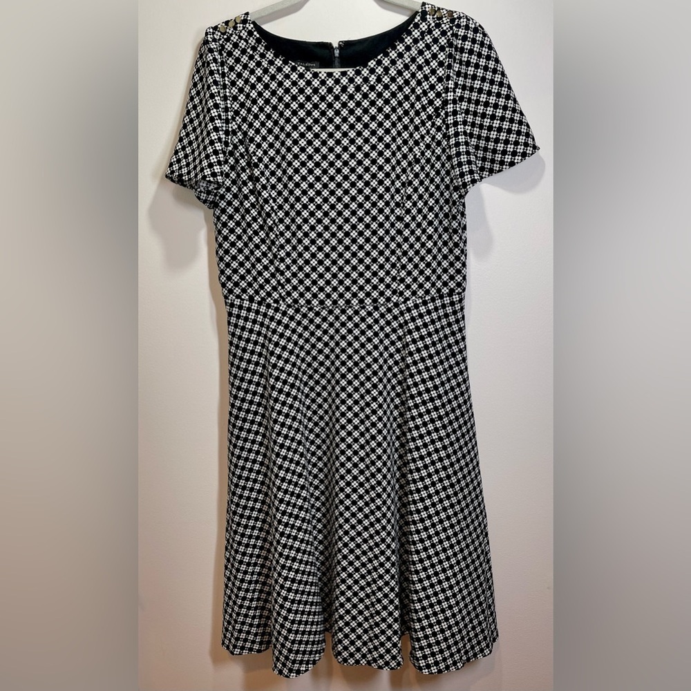 Talbots‎ Women’s Black & White Short Sleeve Fit Flare Geometric Dot Dress Size 8